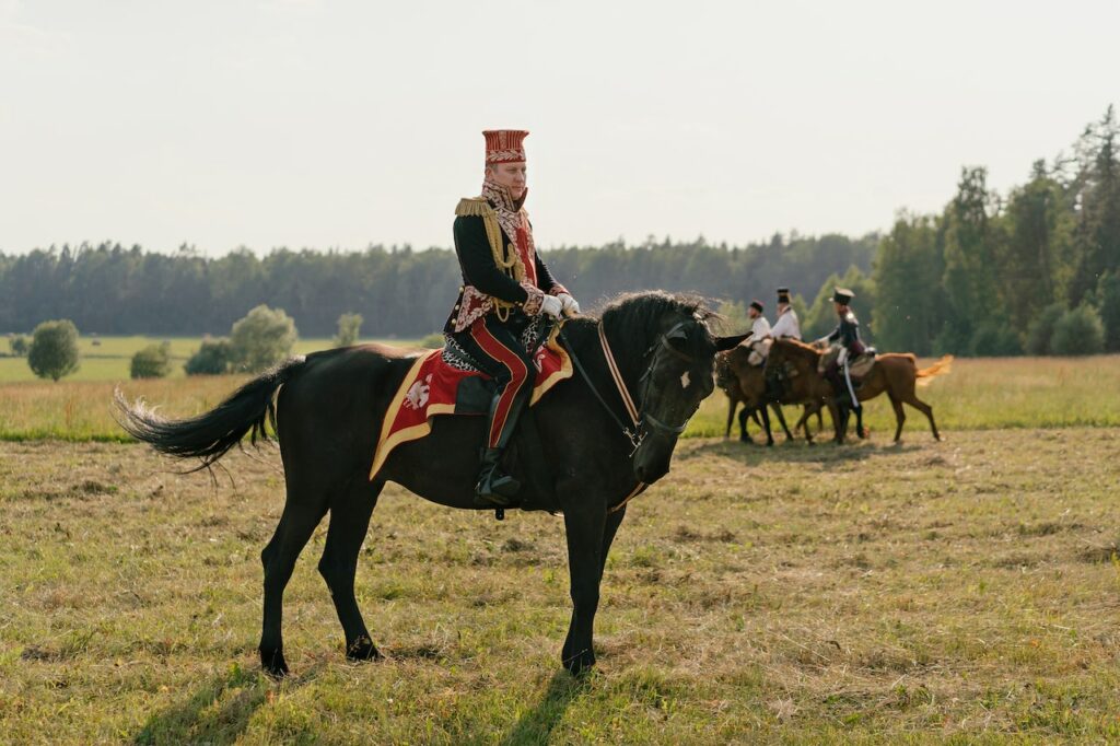 Old-fashioned soldiers on horses.